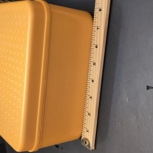 VGT,Wilson Wil-Hold Plastic Sewing Box in Mustard Yellow. - Picture 10 of 10